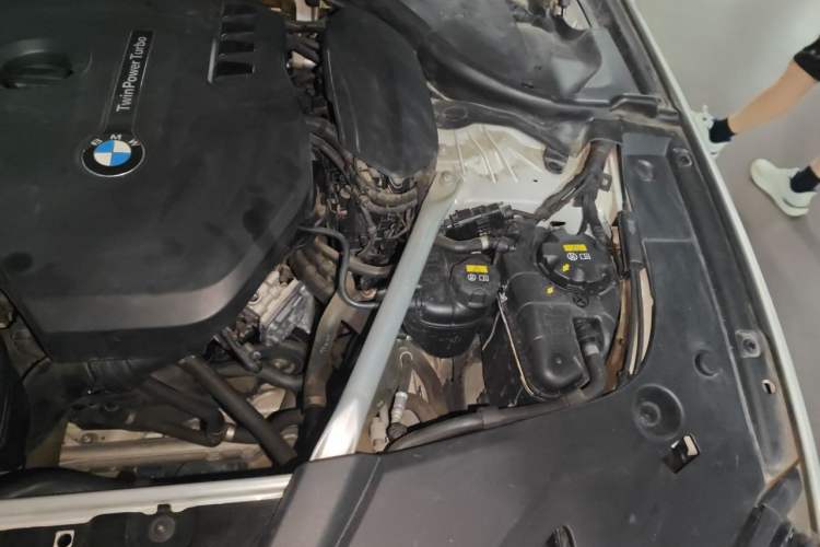 Used BMW 5 Series 2020 525Li Luxury Package Engine Bay Left