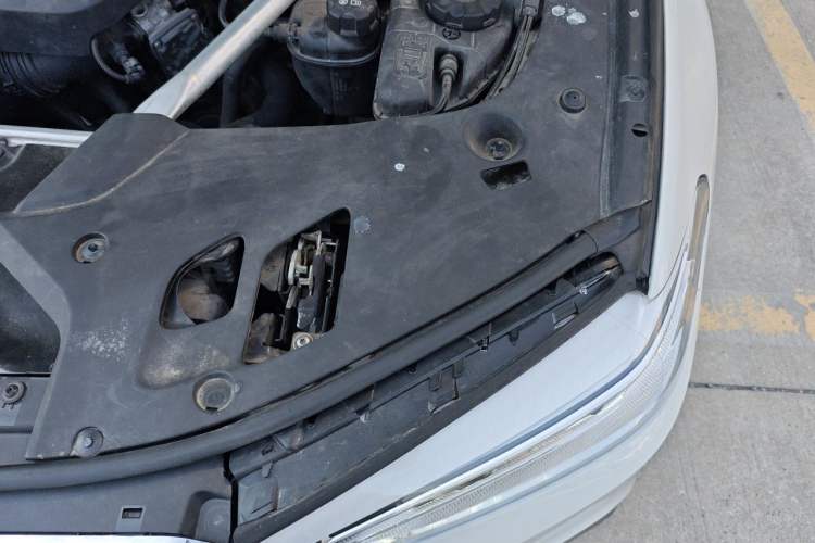 Used BMW 5 Series 2020 530Li Luxury Edition M Sport Package Engine Bay Left