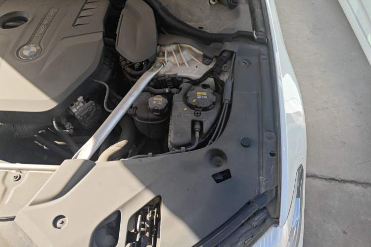 Used BMW 5 Series 2020 525Li M Sport Package Engine Bay Left