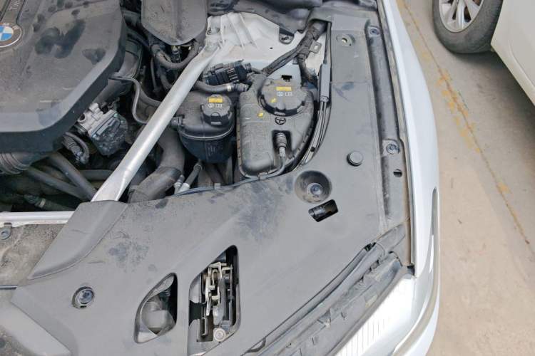 Used BMW 5 Series 2020 525Li M Sport Package Engine Bay Left