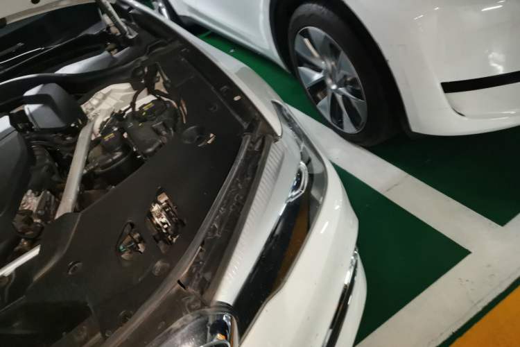 Used BMW 5 Series 2020 525Li Luxury Package Engine Bay Left