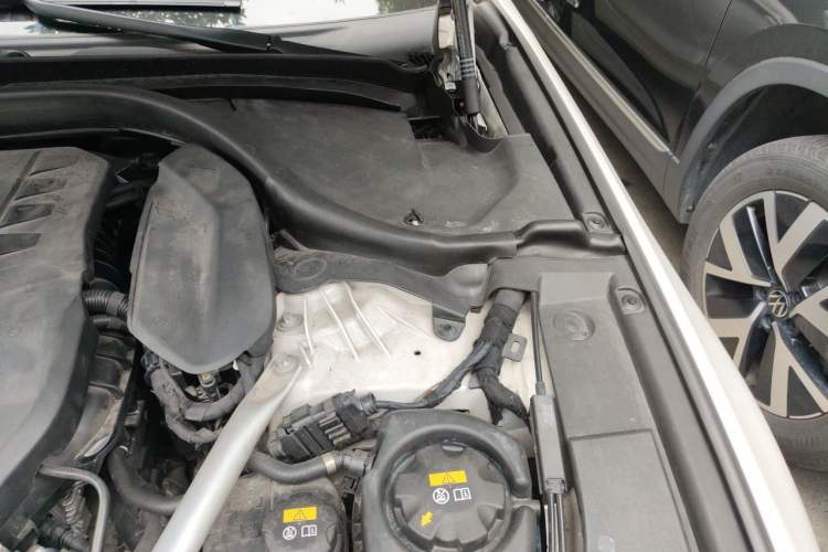 Used BMW 5 Series 2020 530Li Leading Edition Luxury Package Engine Bay Left