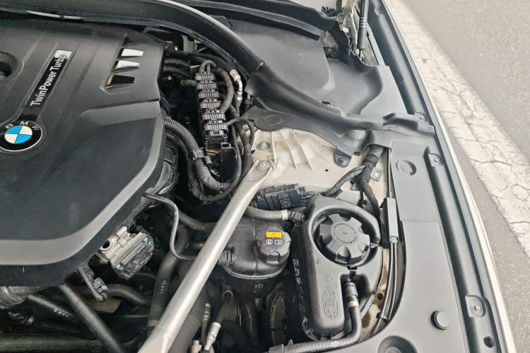 Used BMW 5 Series 2020 525Li M Sport Package Engine Bay Left