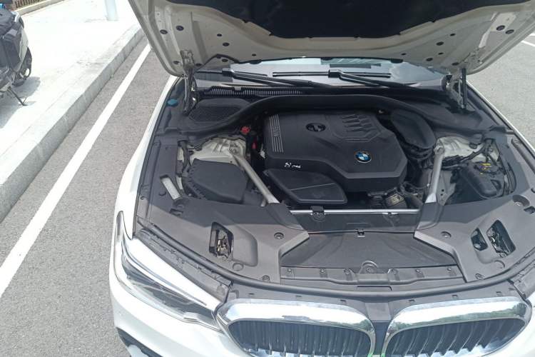 Used BMW 5 Series 2020 525i M Sport Package Engine Bay Right