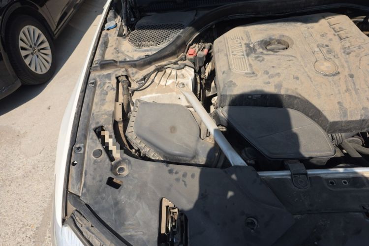 Used BMW 5 Series 2020 525Li M Sport Package Engine Bay Right