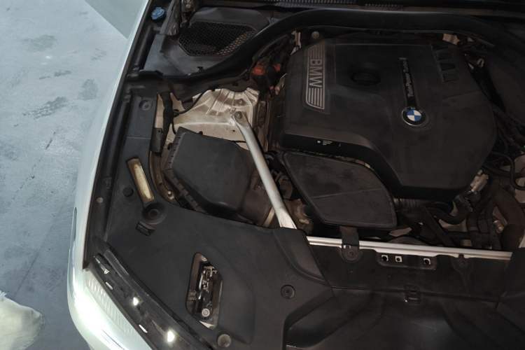 Used BMW 5 Series 2020 525Li M Sport Package Engine Bay Right