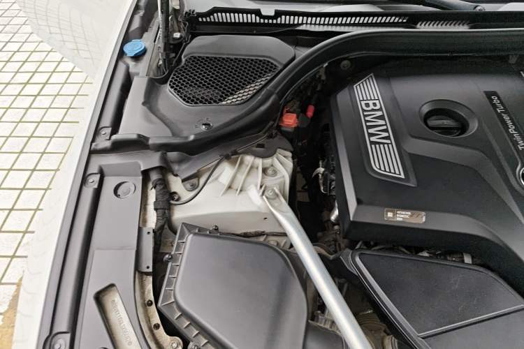 Used BMW 5 Series 2020 525Li M Sport Package Engine Bay Right