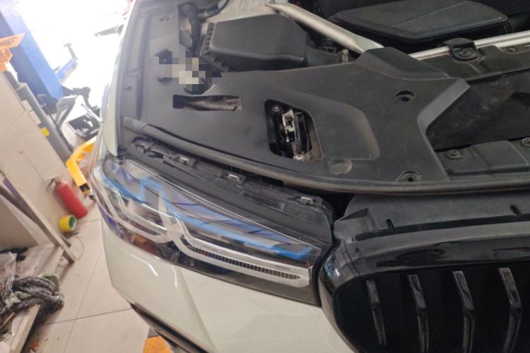Used BMW 5 Series 2020 525Li Luxury Package Engine Bay Right
