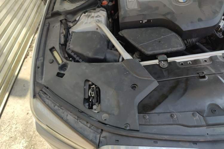 Used BMW 5 Series 2020 525Li Luxury Package Engine Bay Right