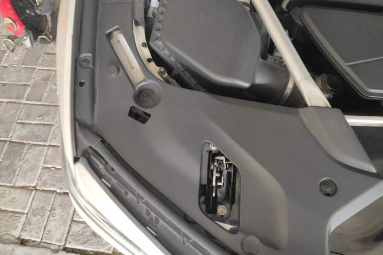 Used BMW 5 Series 2020 530Li Leading Model M Sport Package Engine Bay Right