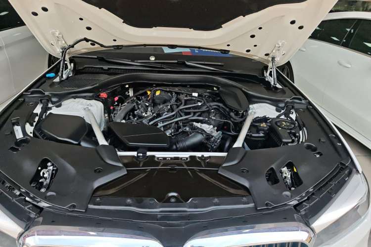 Used BMW 5 Series 2020 525Li M Sport Package Engine Bay