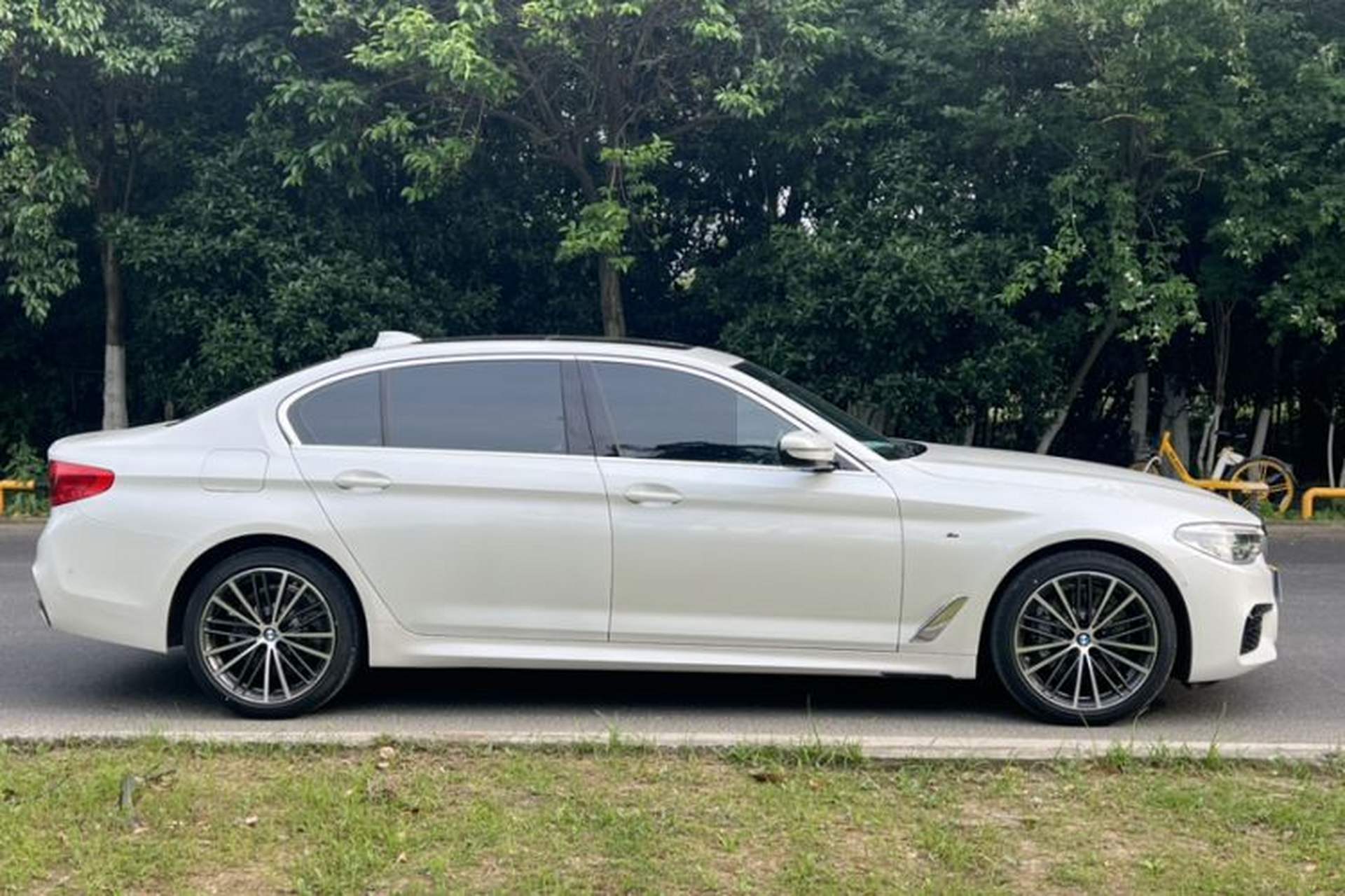 Used BMW 5 Series 2020 530Li Leading Model M Sport Package Exterior 1