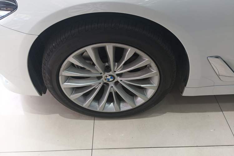 Used BMW 5 Series 2020 525Li Luxury Package Exterior 2