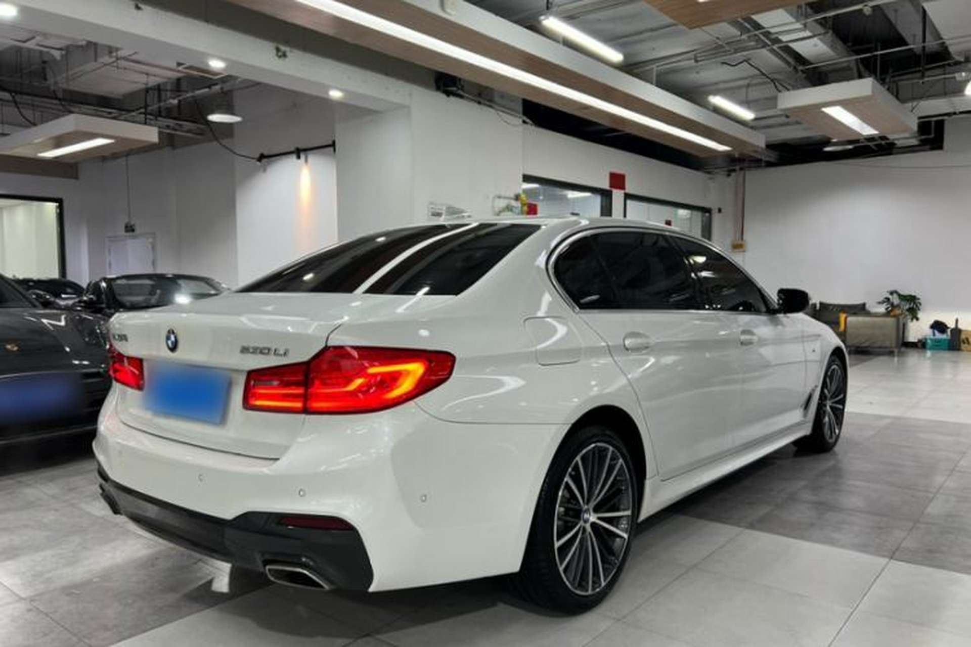 Used BMW 5 Series 2020 530Li Luxury Edition M Sport Package Exterior 3
