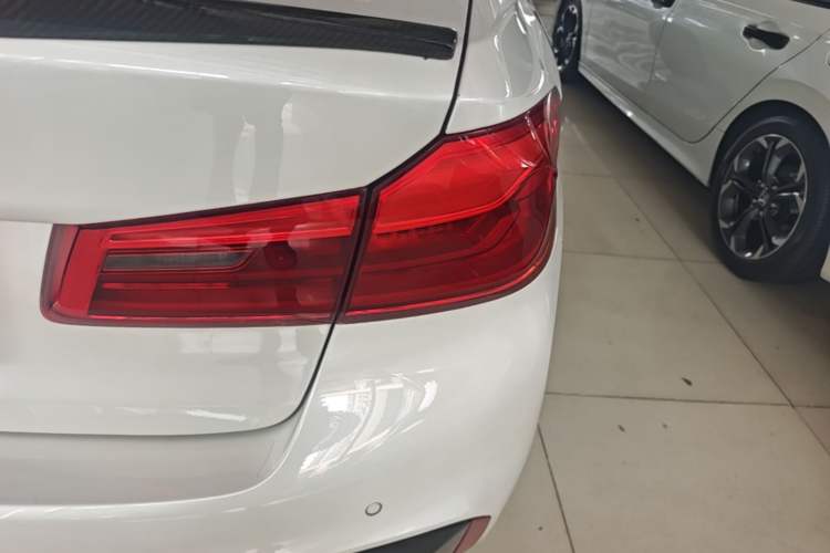 Used BMW 5 Series 2020 530Li Luxury Edition M Sport Package Exterior 3
