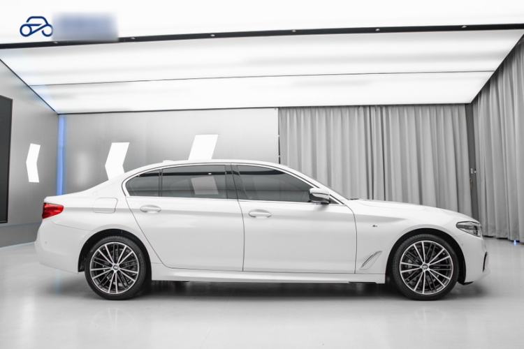 Used BMW 5 Series 2020 530Li Leading Model M Sport Package Exterior 3