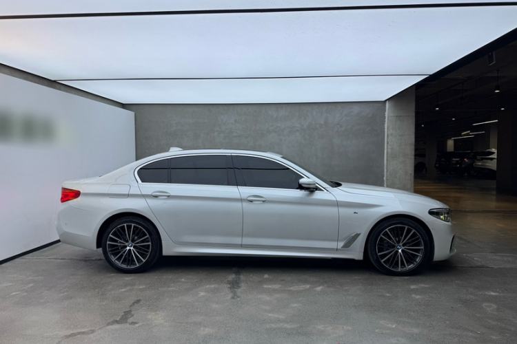 Used BMW 5 Series 2020 530Li Luxury Edition M Sport Package Exterior 3