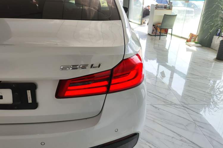 Used BMW 5 Series 2020 525Li M Sport Package Exterior 3