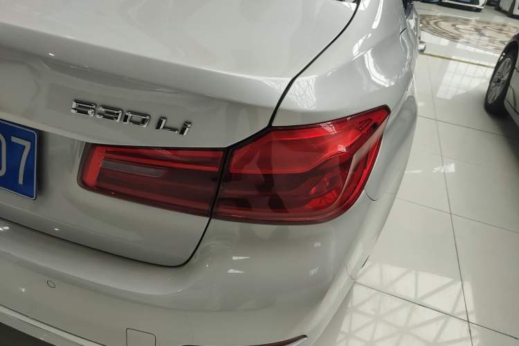 Used BMW 5 Series 2020 530Li Leading Edition Luxury Package Exterior 3