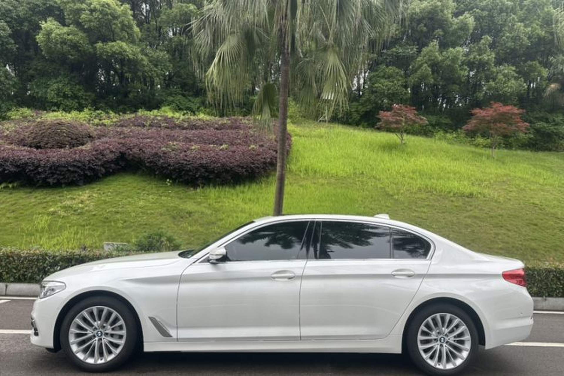 Used BMW 5 Series 2020 530Li Luxury Edition Premium Package Exterior 3