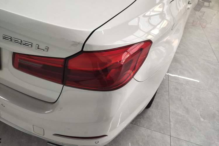 Used BMW 5 Series 2020 525Li Luxury Package Exterior 3
