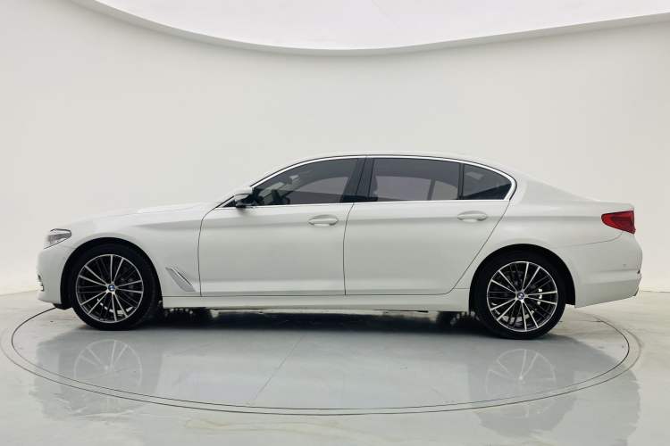 Used BMW 5 Series 2020 530Li Luxury Edition Premium Package Exterior 3