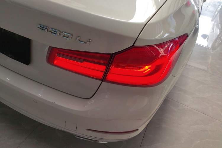 Used BMW 5 Series 2020 530Li Luxury Edition Premium Package Exterior 3