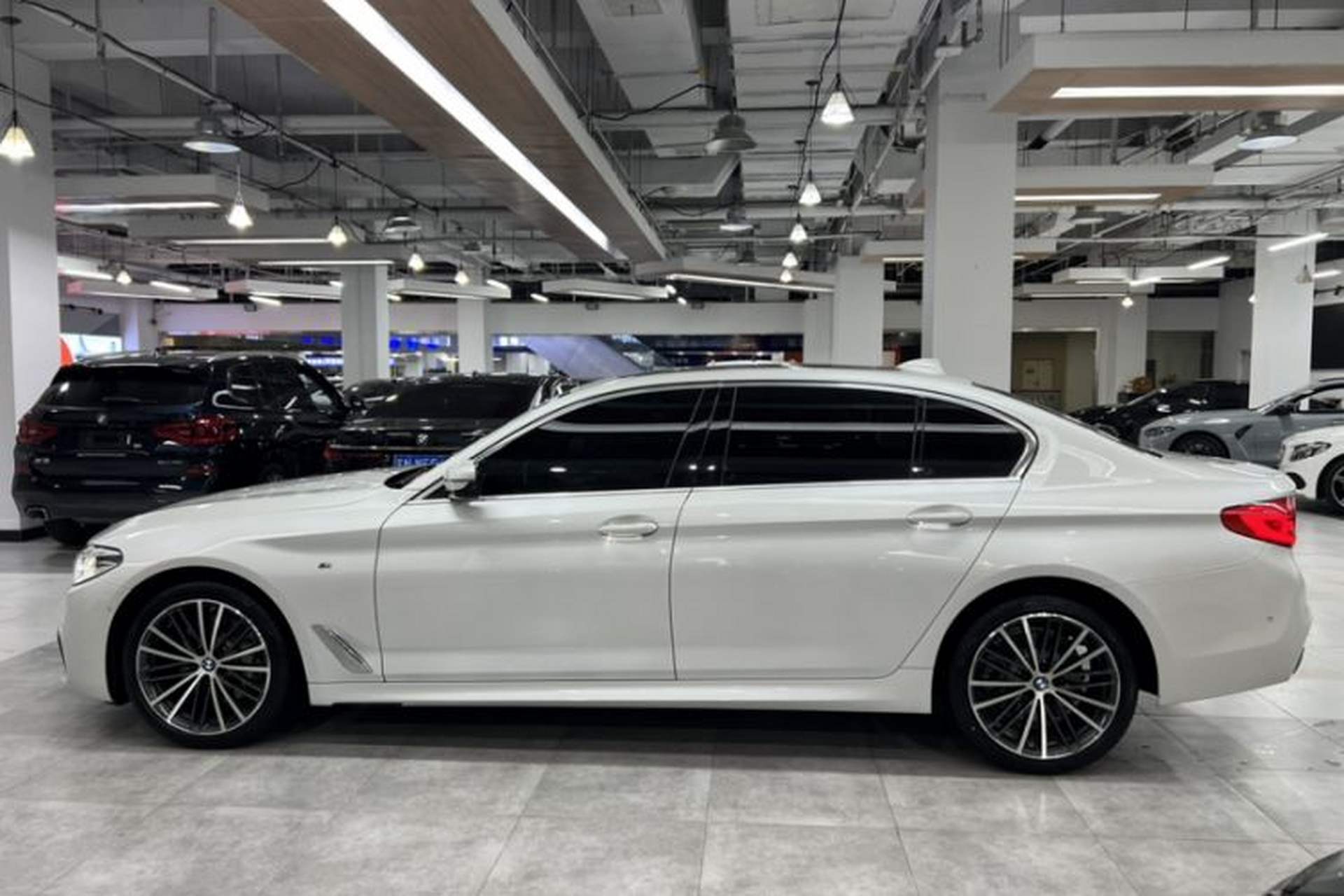 Used BMW 5 Series 2020 530Li Luxury Edition M Sport Package Exterior 8