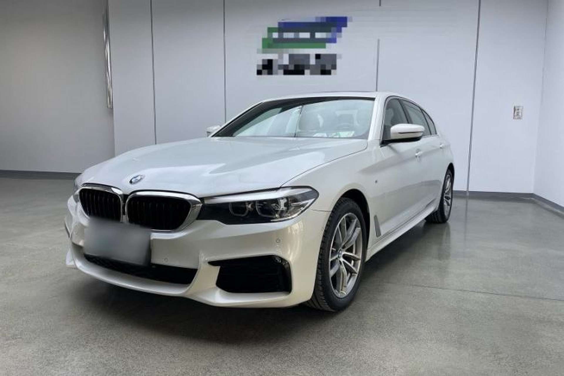 Used BMW 5 Series 2020 525Li M Sport Package Front Left 45 Deg