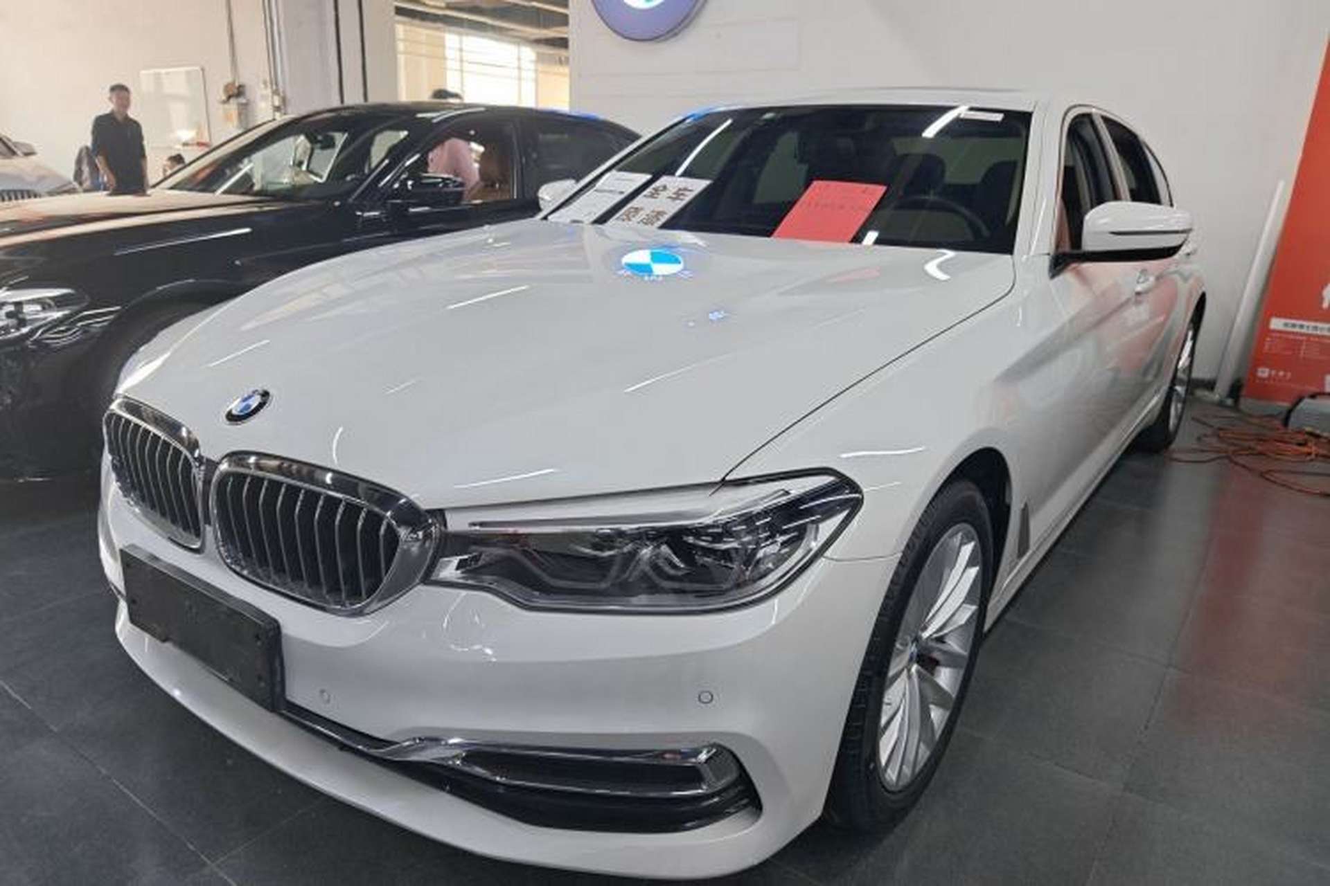 Used BMW 5 Series 2020 530Li Leading Edition Luxury Package Front Left 45 Deg