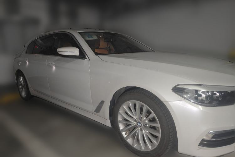 Used BMW 5 Series 2020 525Li Luxury Package Front Right 45 Deg