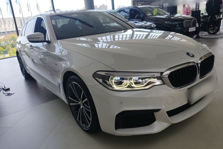 Used BMW 5 Series 2020 530Li Leading Model M Sport Package Front Right 45 Deg