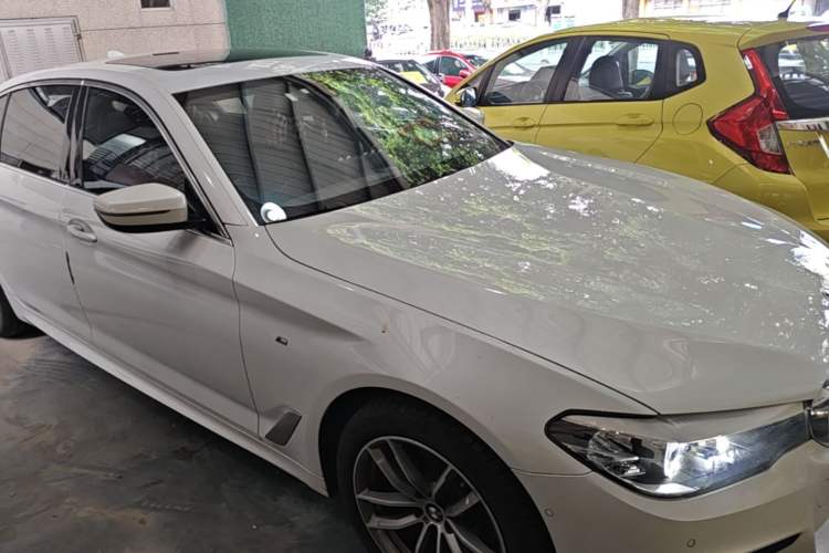 Used BMW 5 Series 2020 525Li M Sport Package Front Right 45 Deg