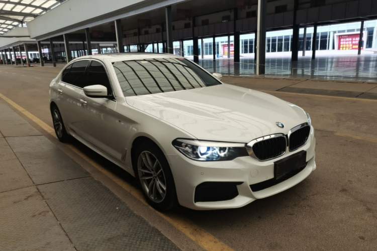Used BMW 5 Series 2020 525Li M Sport Package Front Right 45 Deg