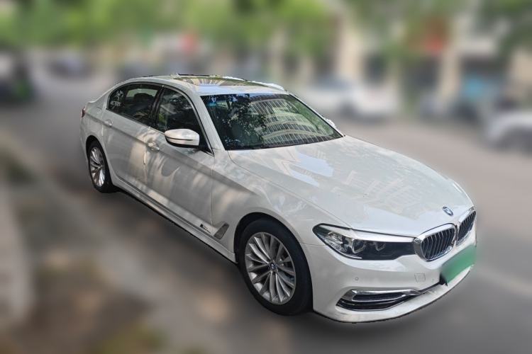 Used BMW 5 Series 2020 525Li Luxury Package Front Right 45 Deg