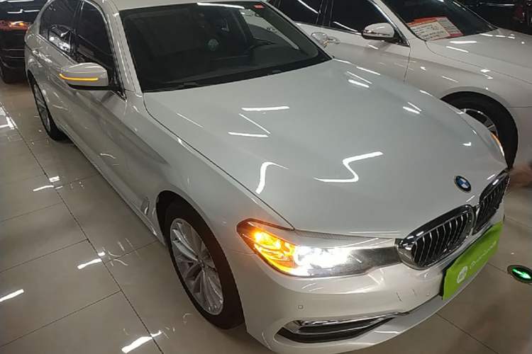 Used BMW 5 Series 2020 525Li Luxury Package Front Right 45 Deg