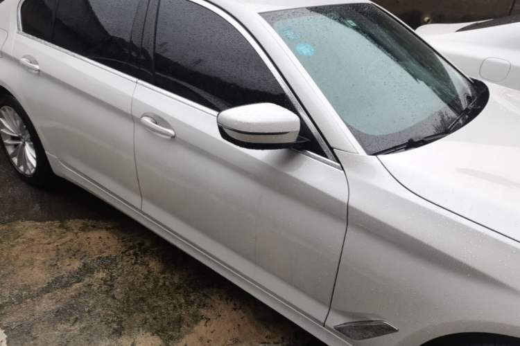 Used BMW 5 Series 2020 525Li Luxury Package Front Right 45 Deg