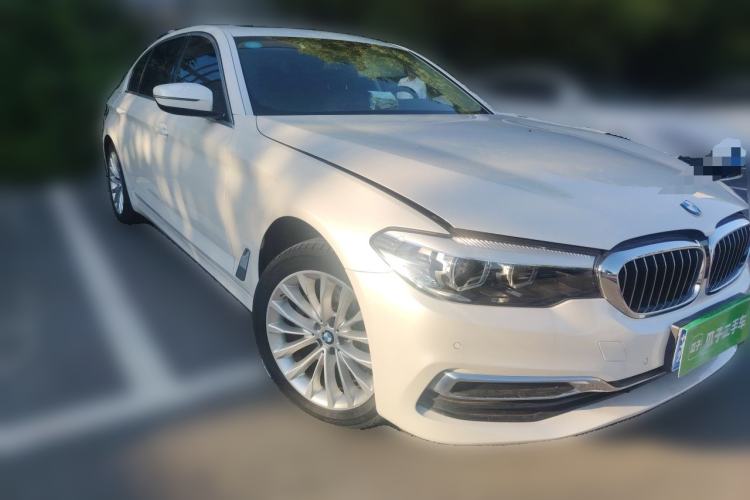 Used BMW 5 Series 2020 525Li Luxury Package Front Right 45 Deg
