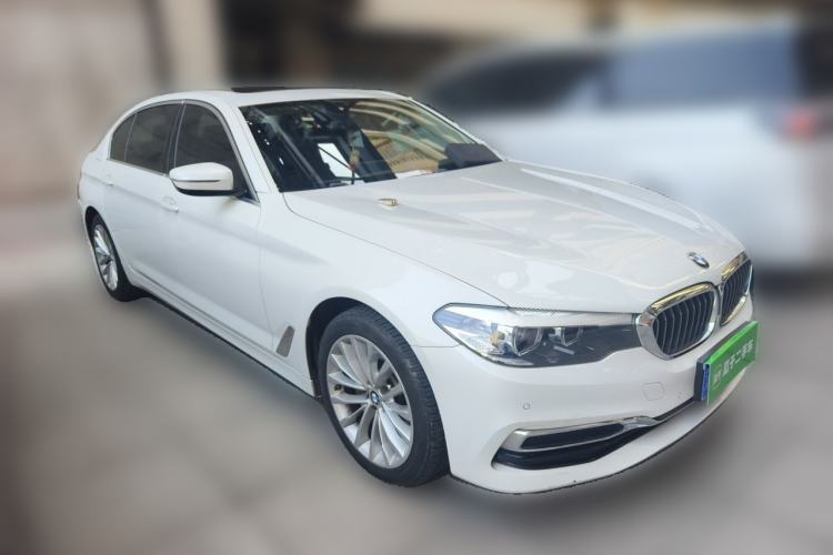 Used BMW 5 Series 2020 525Li Luxury Package Front Right 45 Deg