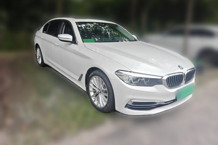 Used BMW 5 Series 2020 525Li Luxury Package Front Right 45 Deg