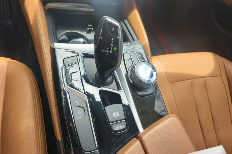 Used BMW 5 Series 2020 530Li Luxury Edition M Sport Package Gear Lever