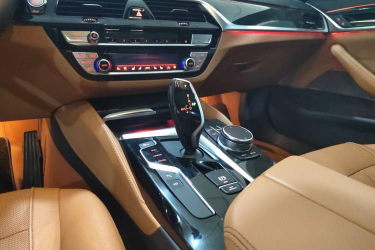 Used BMW 5 Series 2020 530Li Luxury Edition M Sport Package Gear Lever