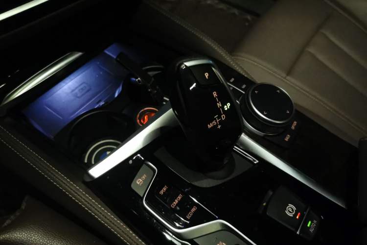 Used BMW 5 Series 2020 525Li Luxury Package Gear Lever