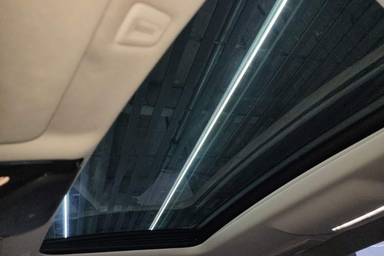 Used BMW 5 Series 2020 525Li Luxury Package Headliner