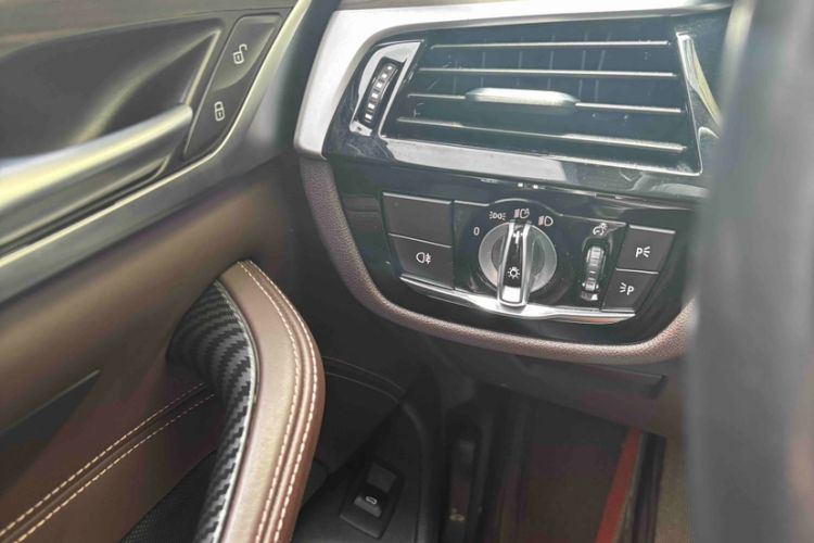 Used BMW 5 Series 2020 530Li Leading Edition Luxury Package Interior 10