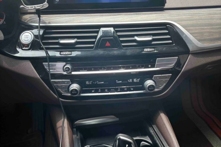 Used BMW 5 Series 2020 530Li Leading Edition Luxury Package Interior 3