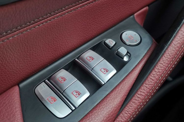 Used BMW 5 Series 2020 530Li Leading Model M Sport Package Interior 6