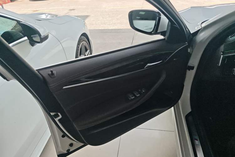 Used BMW 5 Series 2020 525Li M Sport Package Left Front Door Interior