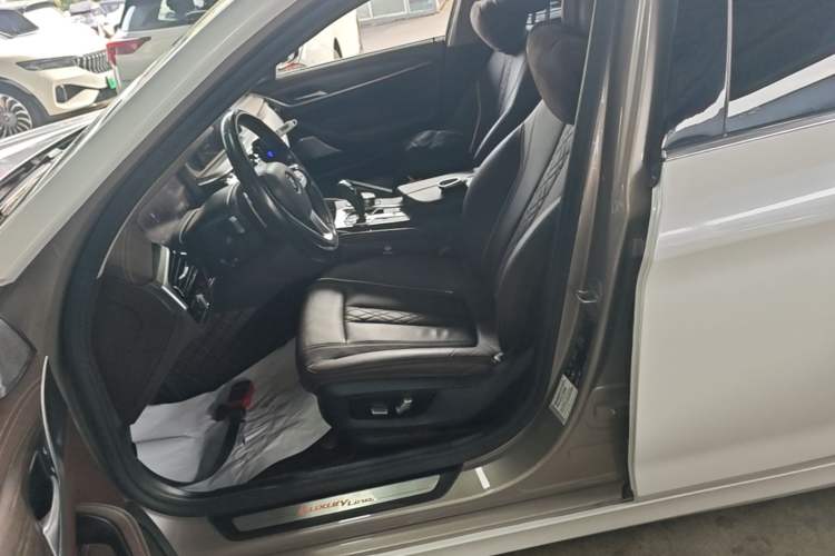 Used BMW 5 Series 2020 530Li xDrive Luxury Package Left Front Seat