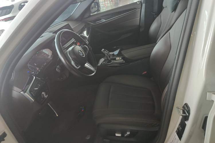 Used BMW 5 Series 2020 525Li M Sport Package Left Front Seat